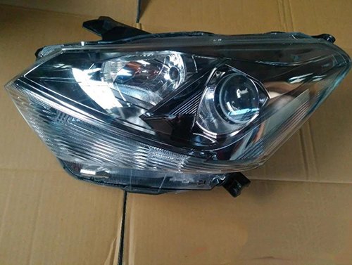 Vỏ Đèn Pha Phải Toyota Wigo Mã phụ tùng 81130bz340