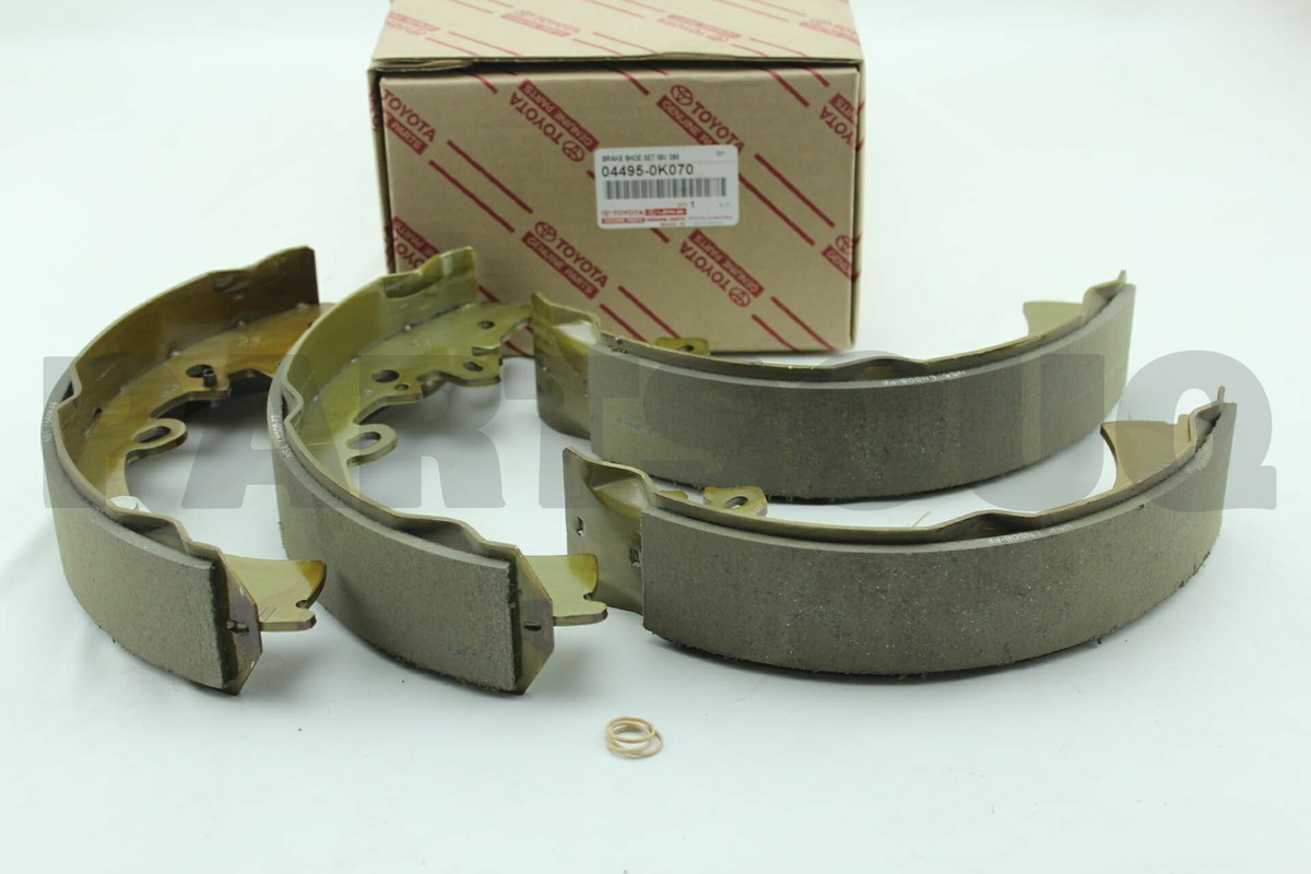 Má Phanh Guốc Sau Toyota Fortuner OEM 044950K070