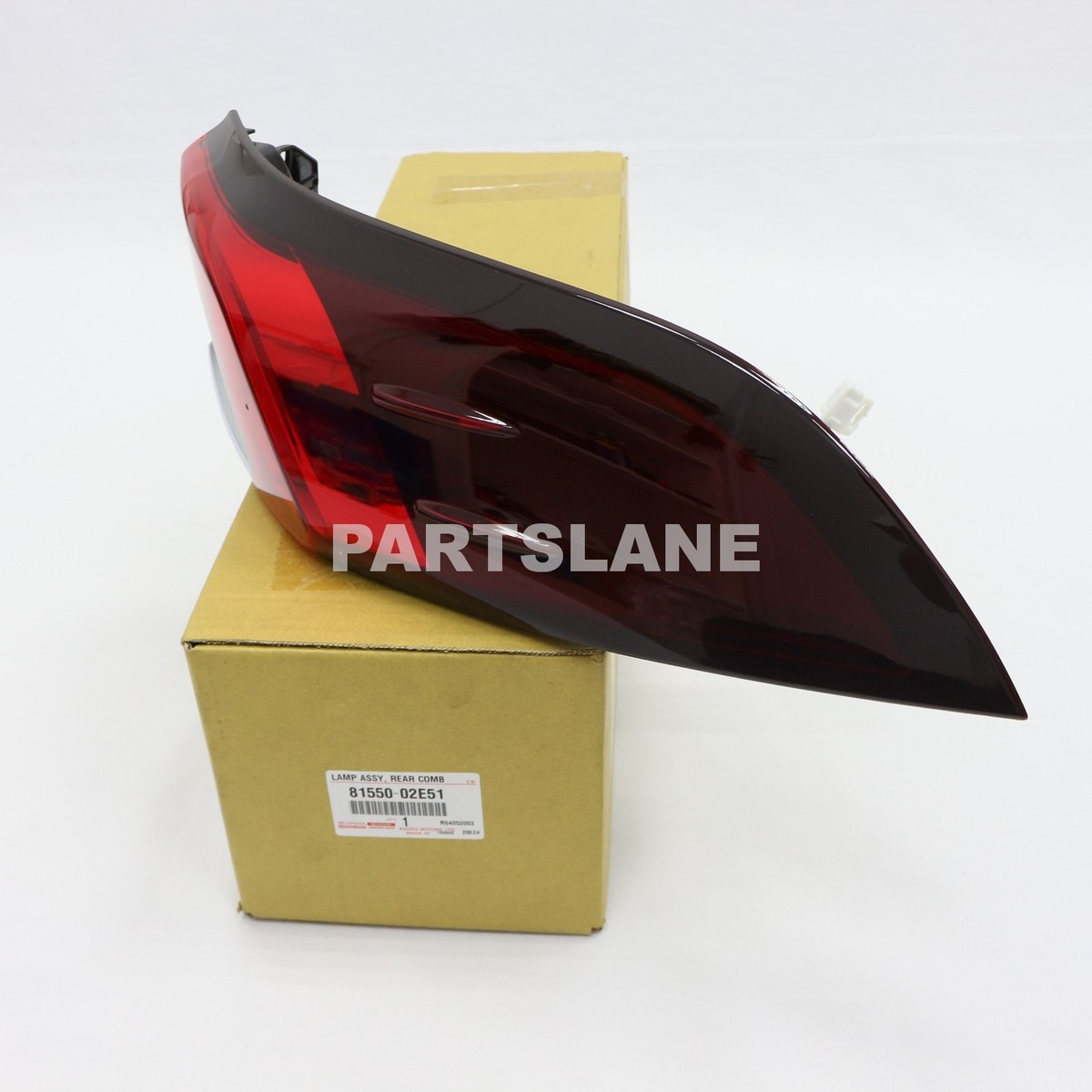Đèn Hậu Miếng Ngoài Led - R Toyota Corolla Altis Mã phụ tùng 8155002480