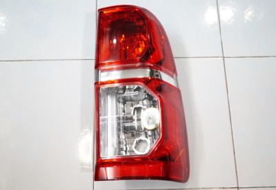 Đèn Hậu - R Toyota Hilux Mã phụ tùng 815510K140
