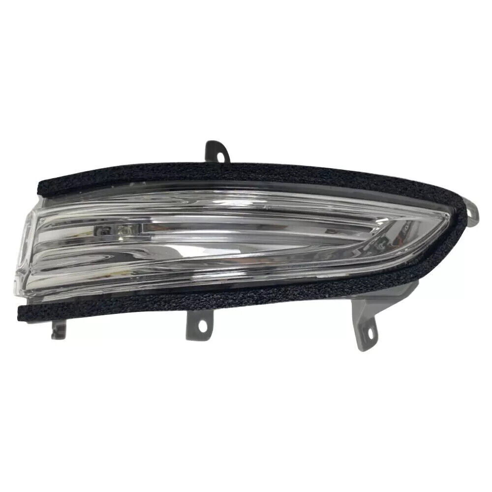 Đèn Xin An Trên Gương Trái Lexus LX 570 Mã phụ tùng 8174060100