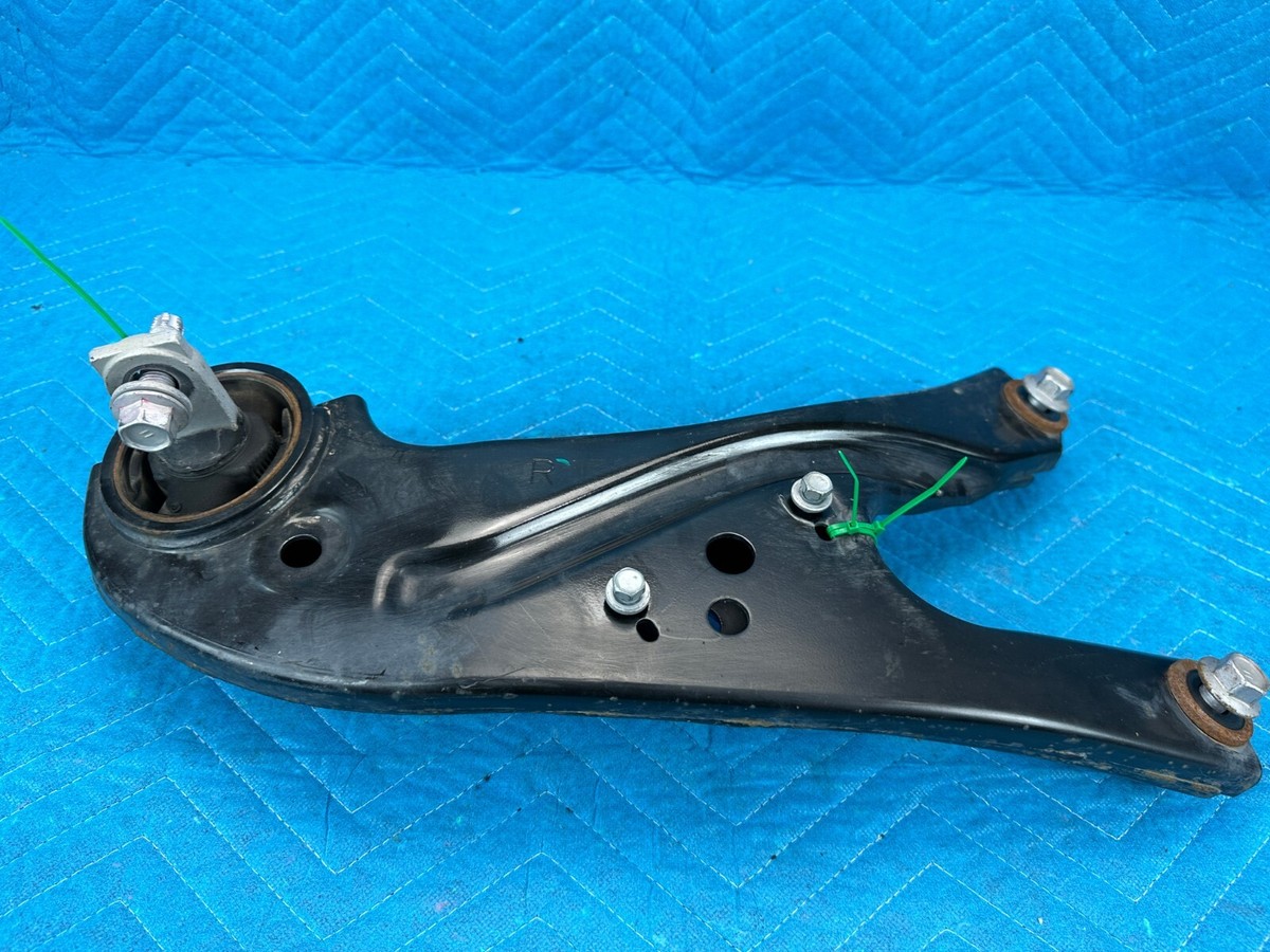 Rotuyn Cân Bằng Sau L Lexus RX 350h / RX 450h Mã phụ tùng 488030E010