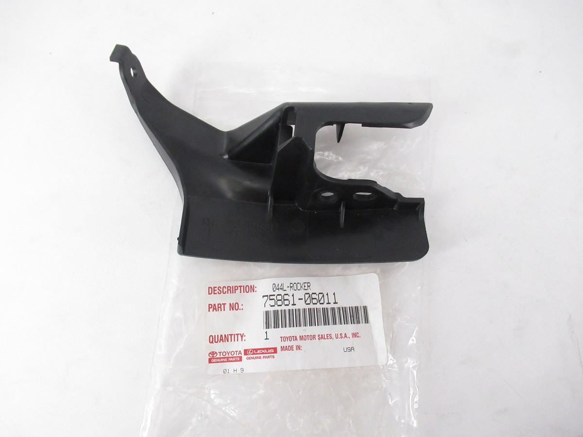 Két Nước Mt Lexus LX 470 OEM 75711-PA36
