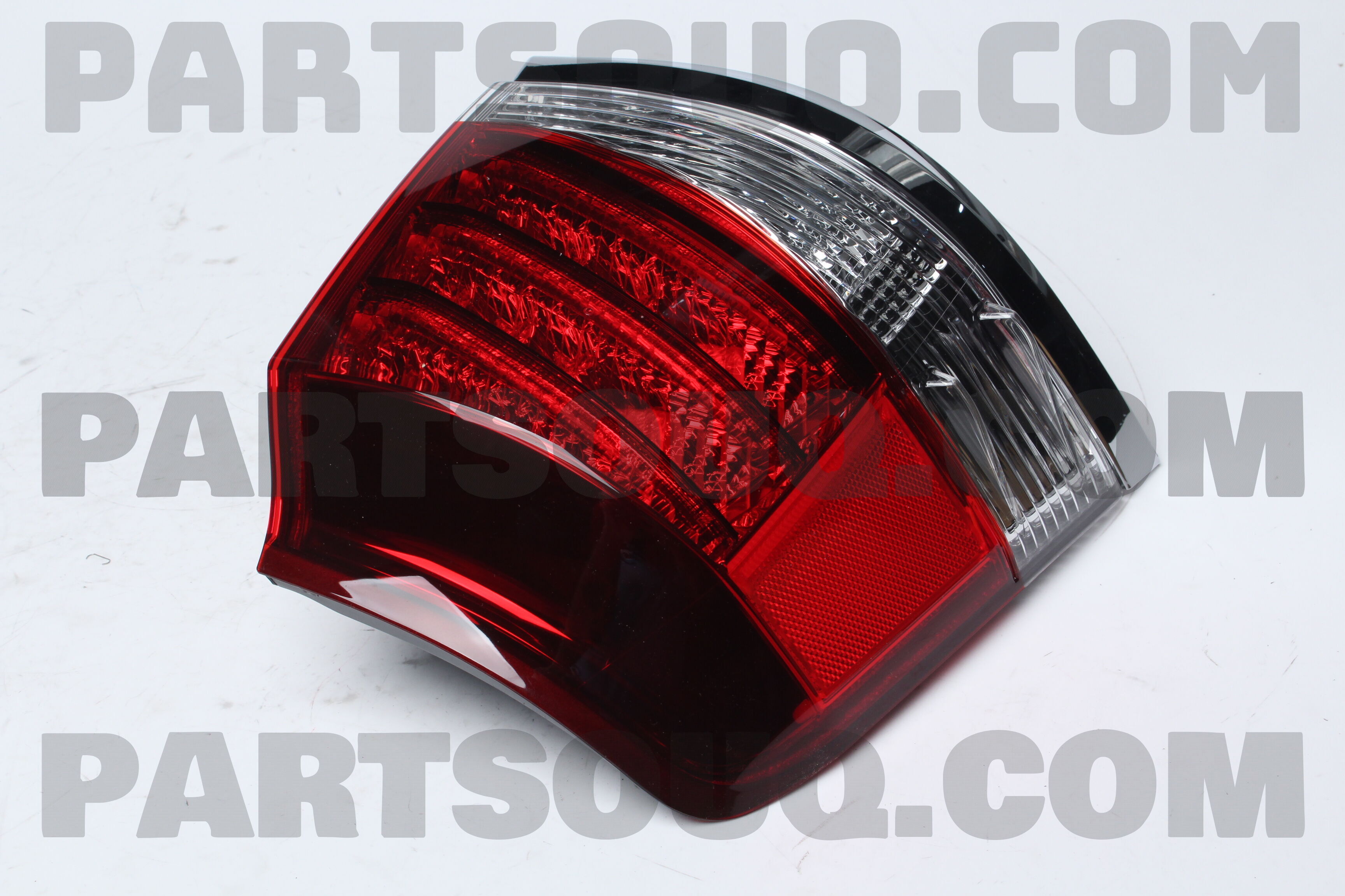Đèn Hậu Miếng Ngoài Xin An Trắng - L (Led) Lexus LX 570 OEM 8156160A40