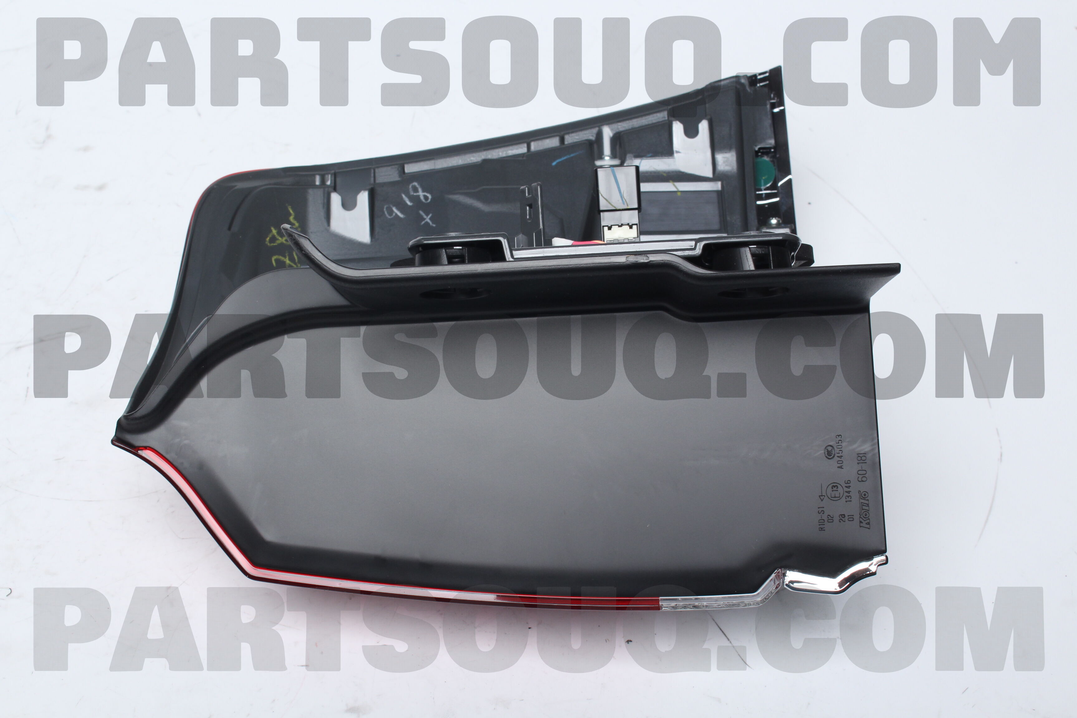 Đèn Hậu Miếng Ngoài Xin An Trắng - L (Led) Lexus LX 570 OEM 8156160A40