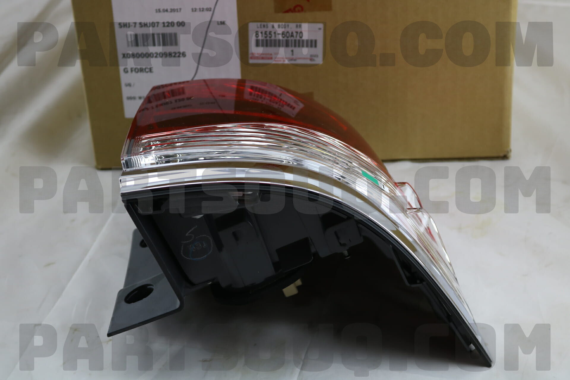 Đèn Hậu Miếng Ngoài Xin An Trắng - R (Led) Lexus LX 570 Mã phụ tùng 8155160A70