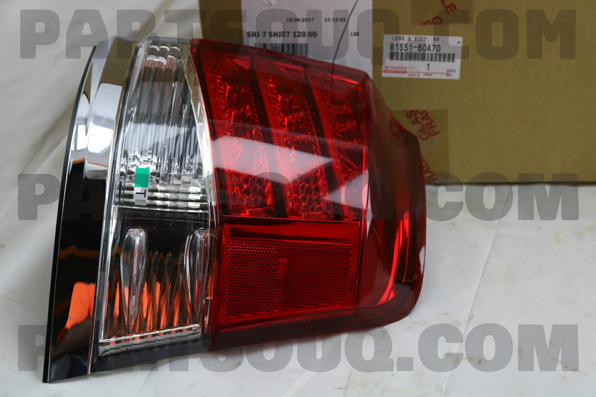 Đèn Hậu Miếng Ngoài Xin An Trắng - R (Led) Lexus LX 570 Mã phụ tùng 8155160A70