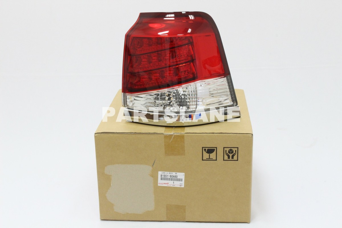 Đèn Hậu Miếng Ngoài Phải Xin An Trắng Có Led Lexus LX 570 OEM 8155160A60