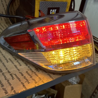 Đèn Hậu Phải Miếng Ngoài Lexus RX 350h / RX 450h Mã phụ tùng 8155148240