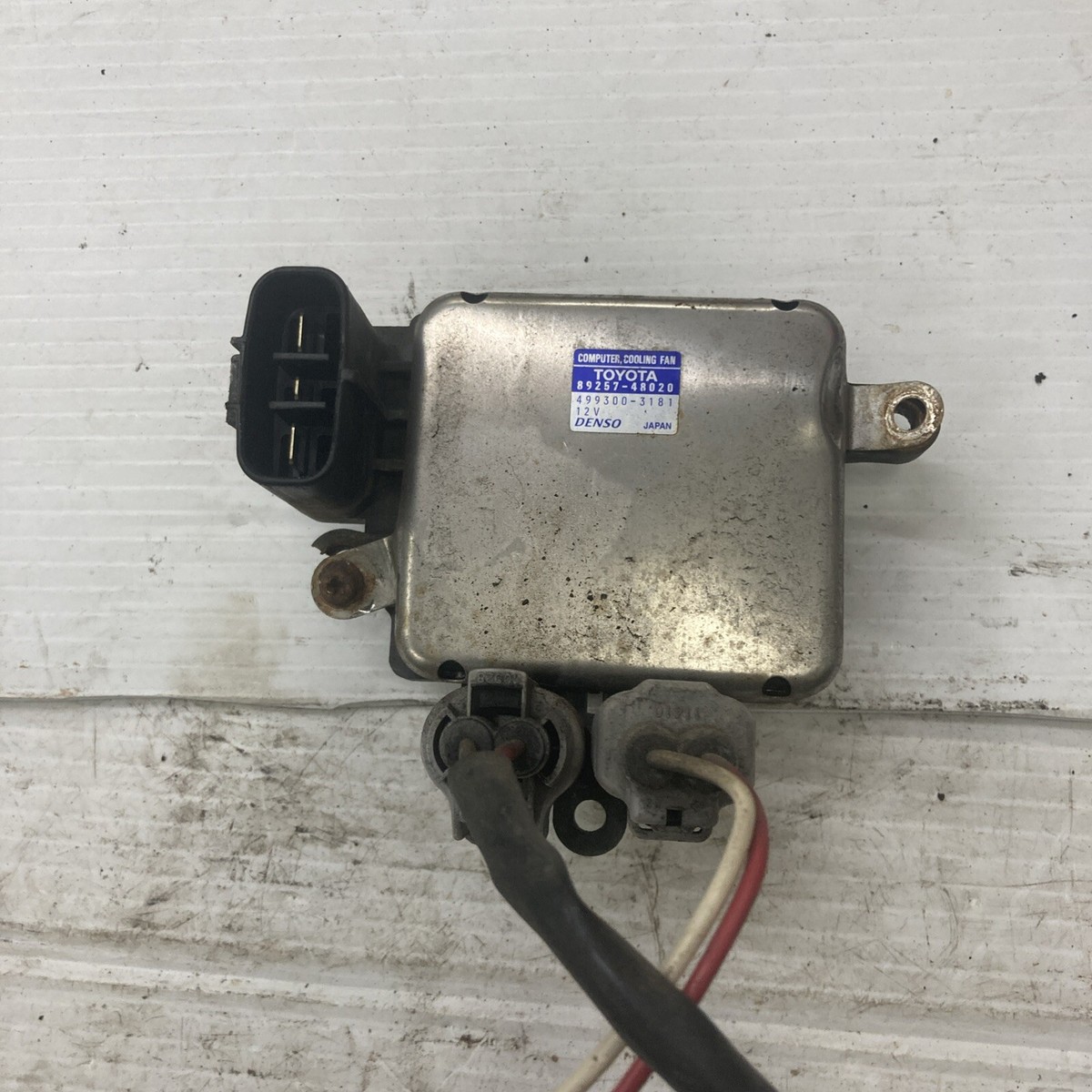 Trở Quạt Gió Động Cơ Lexus RX 400 Mã phụ tùng 8925748020