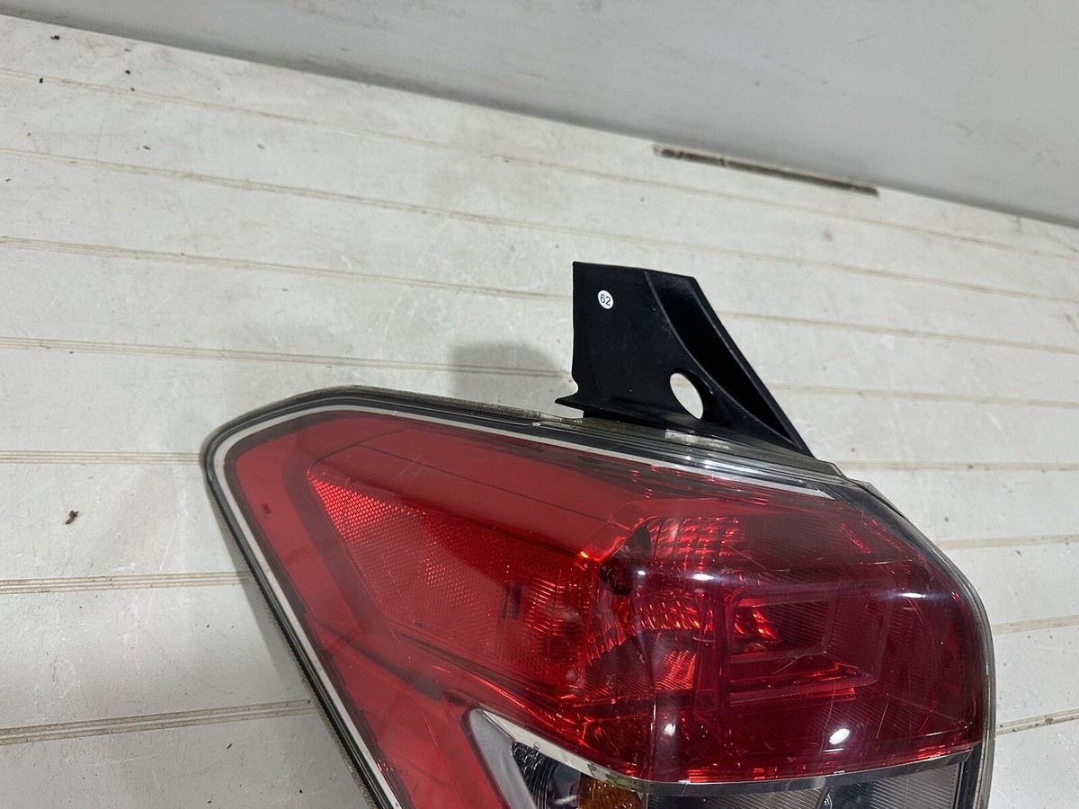 Đèn Hậu Trái Subaru Forester Mã phụ tùng 84201sg050