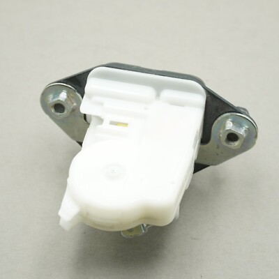 Ổ Khóa Ngậm Cửa Hậu Subaru outback Mã phụ tùng 63032fg000