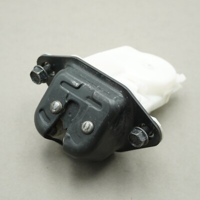Ổ Khóa Ngậm Cửa Hậu Subaru outback Mã phụ tùng 63032fg000
