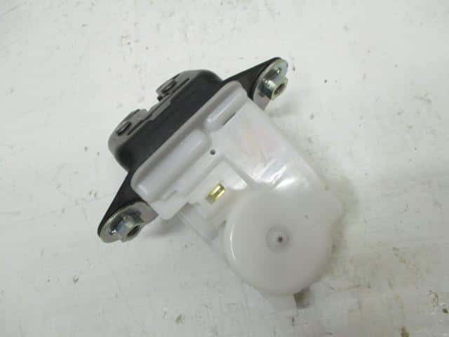 Ổ Khóa Ngậm Cửa Hậu Subaru outback Mã phụ tùng 63032fg000