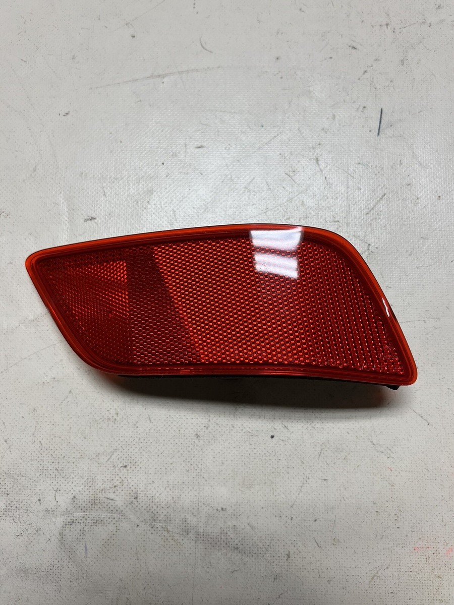Đèn Phản Quang Cản Sau Phải Subaru Forester Mã phụ tùng 84551SJ000