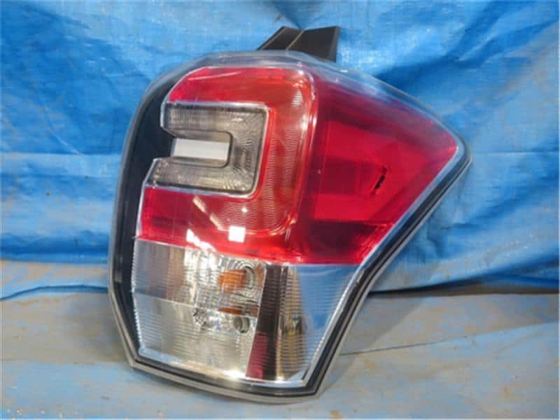 Đèn Hậu Ngoài Phải Subaru Forester Mã phụ tùng 84912SG101