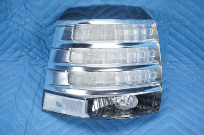 Đèn Hậu Miếng Ngoài Xin An Vàng - L (Led) Lexus LX 570 Mã phụ tùng 8156160780