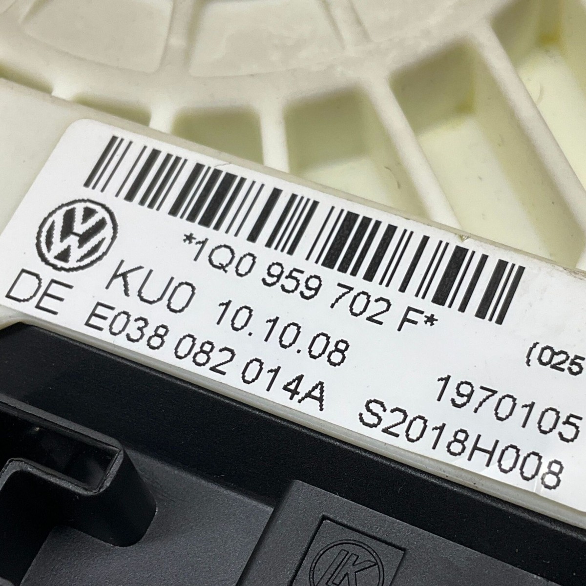 Mô Tơ Nâng Hạ Kính Trước Phải Volkswagen eos Mã phụ tùng 1Q0998792VW1