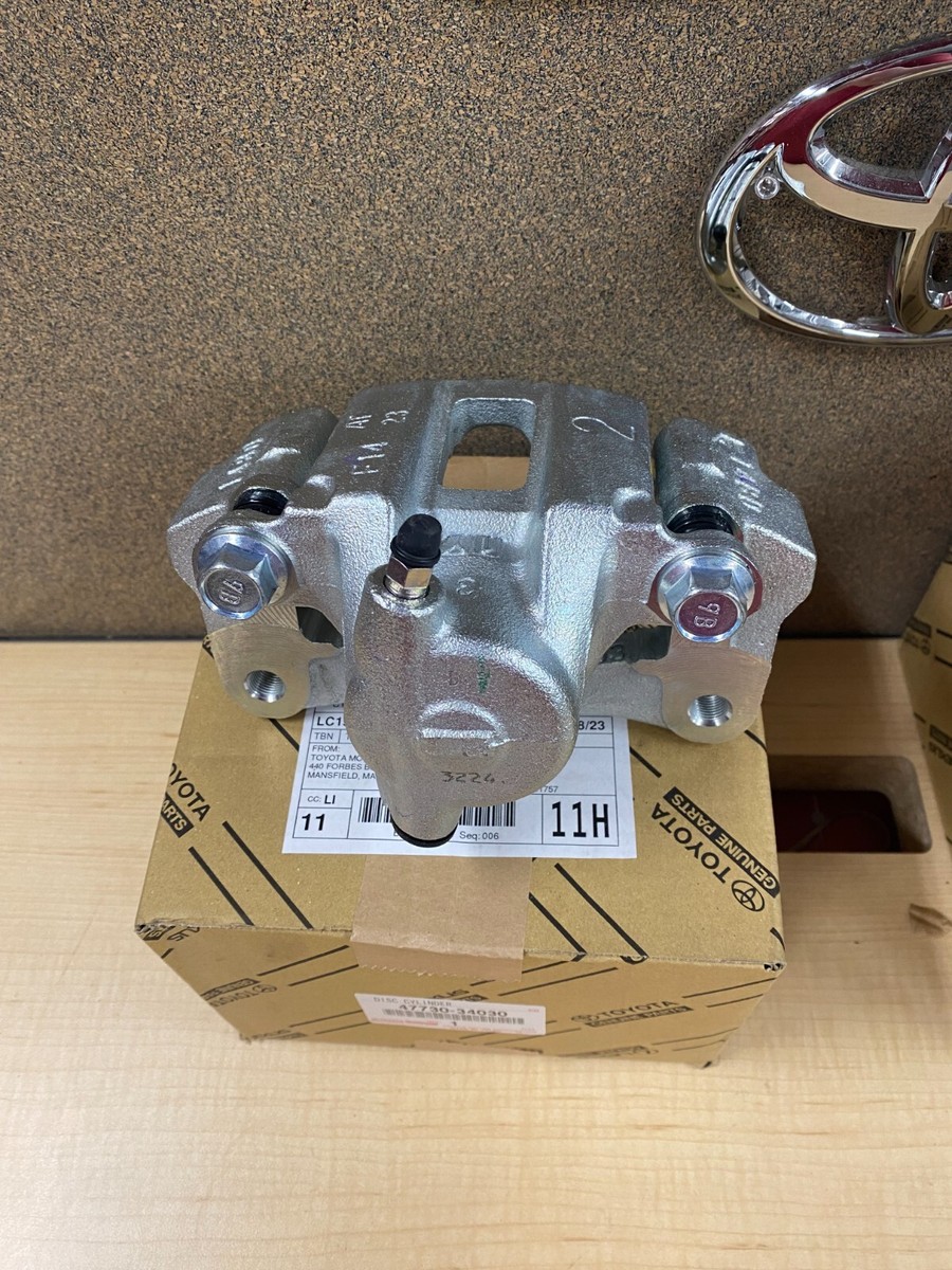 Cụm Gông Phanh Sau Phải Lexus GX 400/ 460 / GX 460 Mã phụ tùng 4773034030