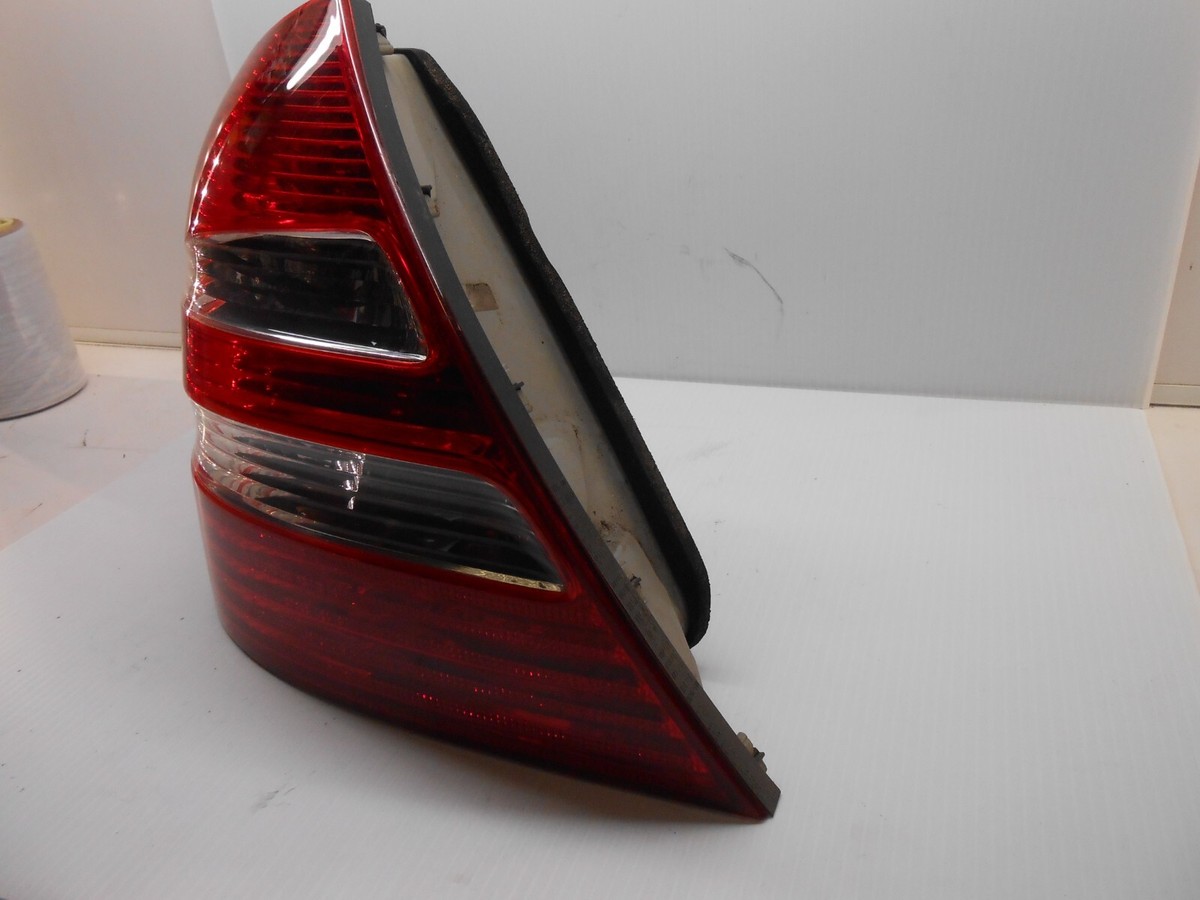 Vỏ Đèn Hậu - L Mercedes-Benz E OEM A2118200364-TW