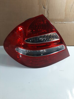 Vỏ Đèn Hậu - L Mercedes-Benz E OEM A2118200364-TW