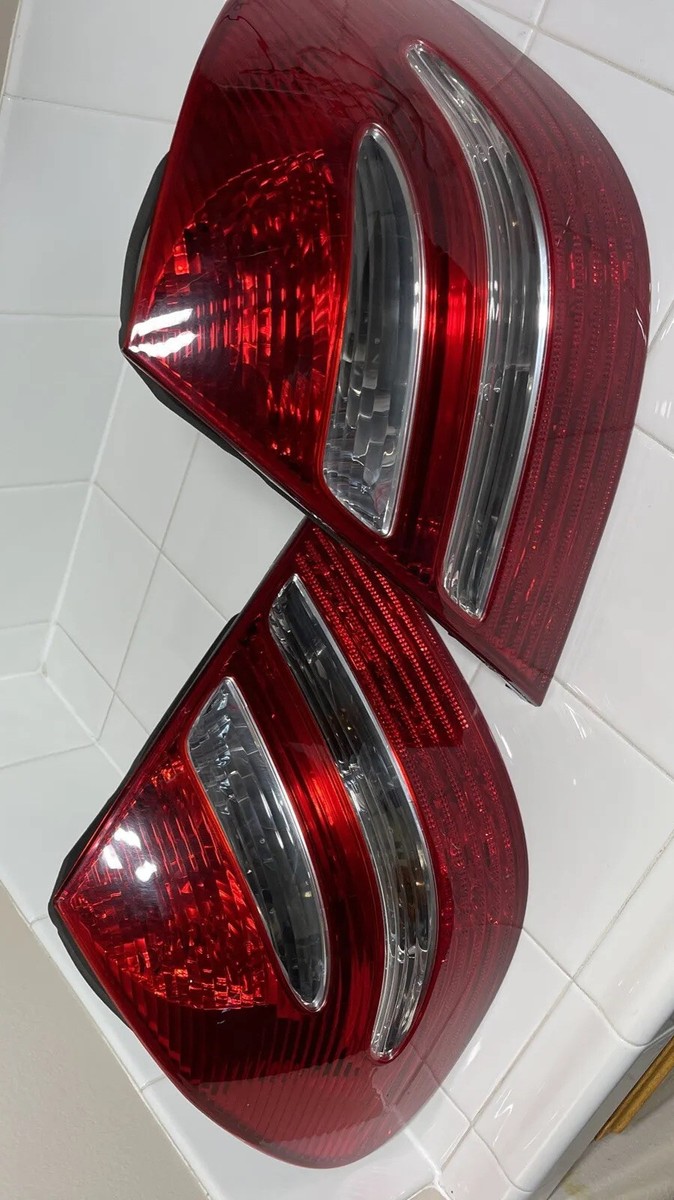 Vỏ Đèn Hậu - L Mercedes-Benz E Mã phụ tùng A2118200364