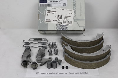 Guốc Phanh Sau Mercedes-Benz C Mã phụ tùng A0044208620