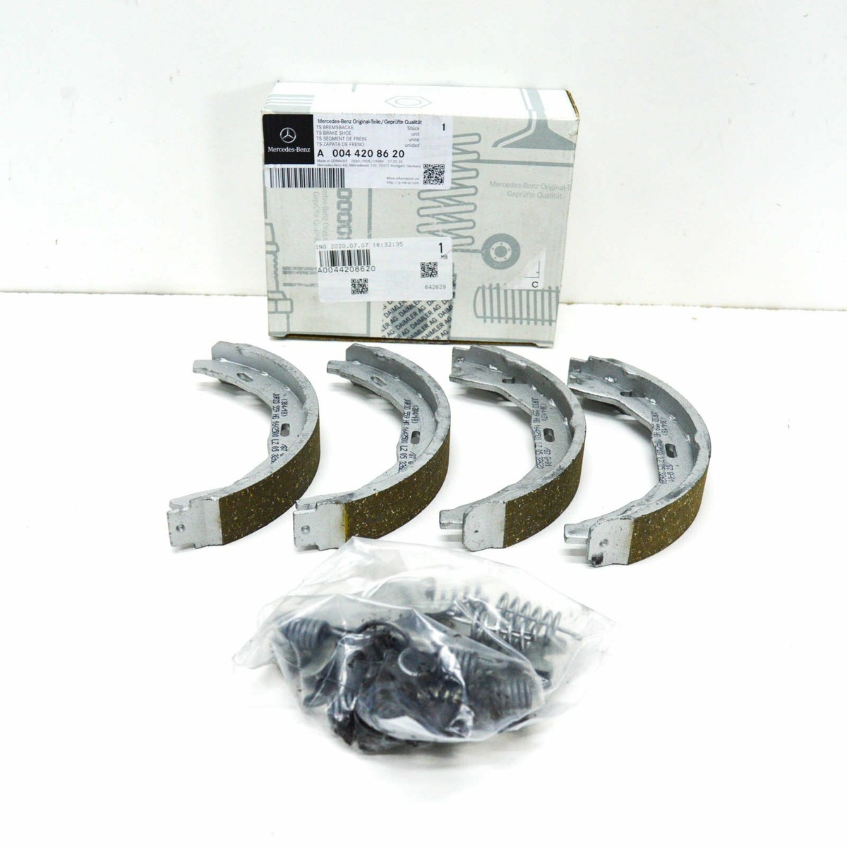 Guốc Phanh Sau Mercedes-Benz C Mã phụ tùng A0044208620