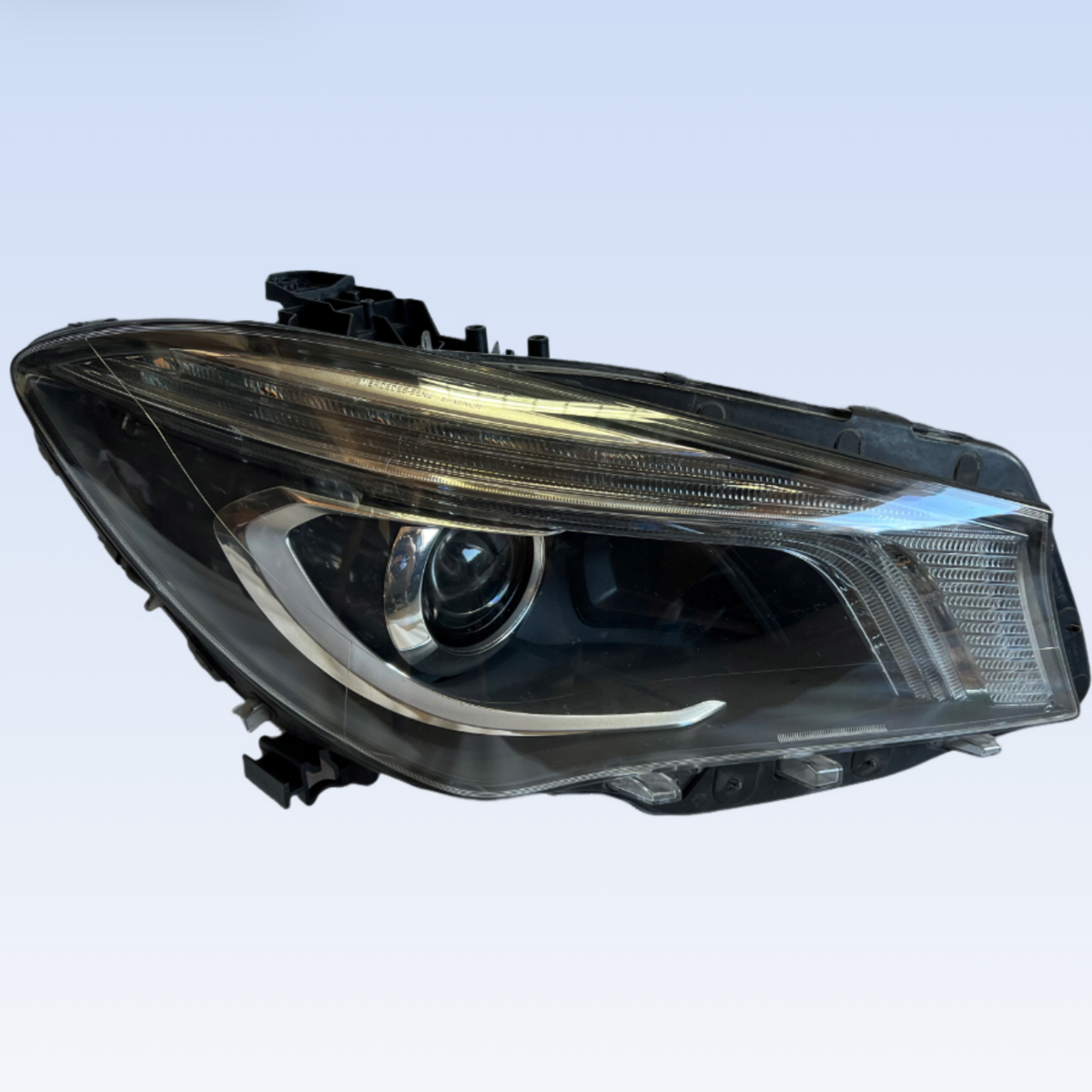 Đèn Pha Phải Mercedes-Benz GLA OEM A1179066400-SECONDHA