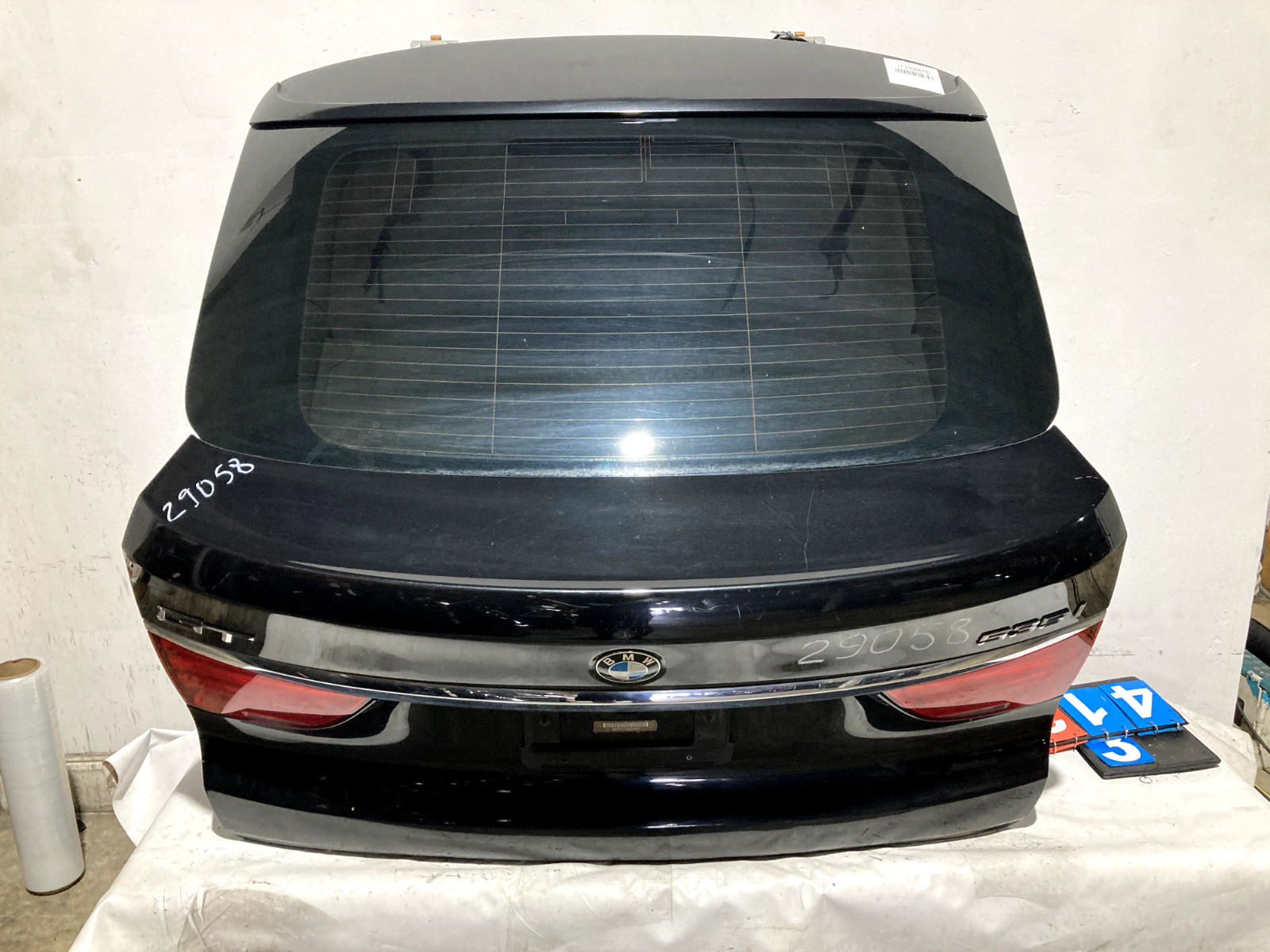 Kính Chắn Gió Sau Bmw Seri 5 Mã phụ tùng 51317199814