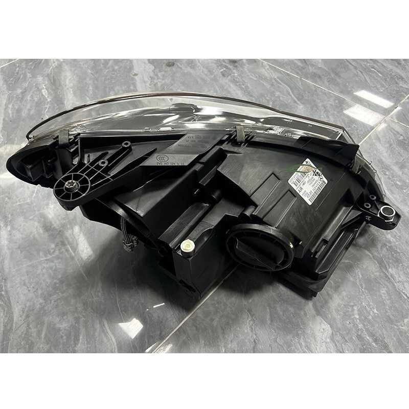 Đèn Pha Phải Mercedes-Benz C Mã phụ tùng a2048204439-old