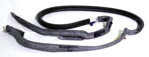 Nẹp Chân Kính Cánh Cửa Trước Trái Mercedes-Benz C Mã phụ tùng A2047251565