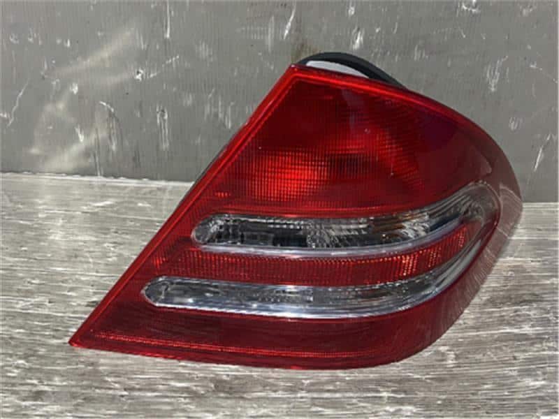 Đèn Hậu Phải Mercedes-Benz C Mã phụ tùng A2038200264