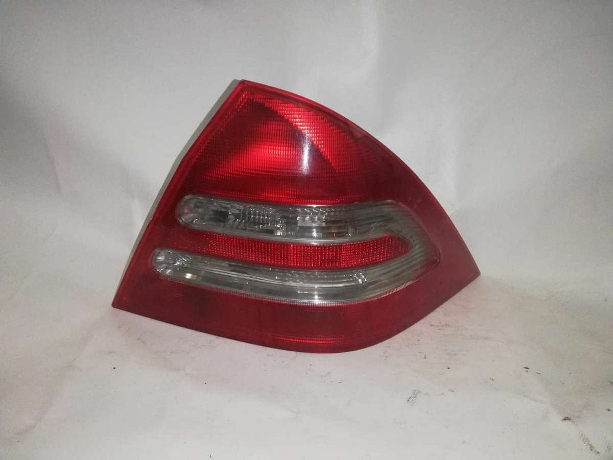 Đèn Hậu Phải Mercedes-Benz C Mã phụ tùng A2038200264