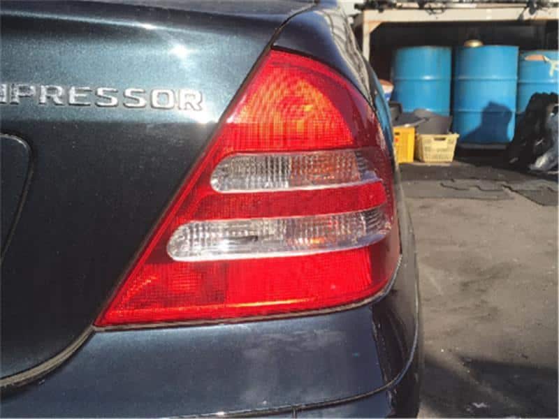 Đèn Hậu Phải Mercedes-Benz C Mã phụ tùng A2038200264