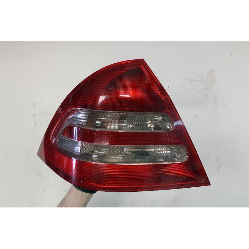 Đèn Hậu Trái Mercedes-Benz C Mã phụ tùng A2038200164