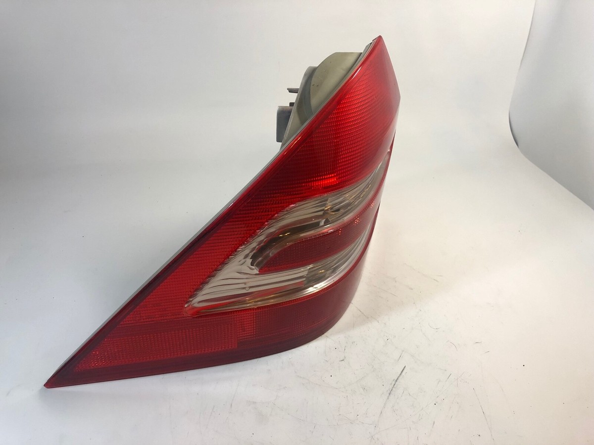 Đèn Hậu Trái Mercedes-Benz C Mã phụ tùng A2038200164