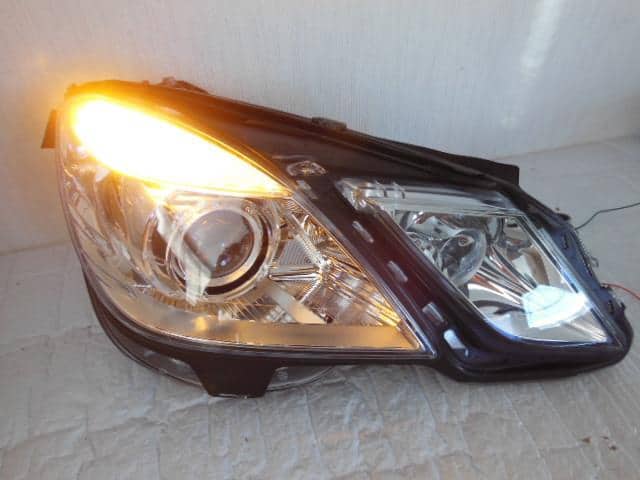Đèn Pha Phải Mercedes-Benz E Mã phụ tùng A2128201039