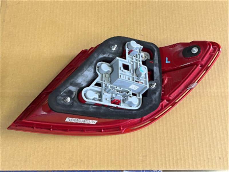 Đèn Hậu Phải Mercedes-Benz C Mã phụ tùng A2049068702