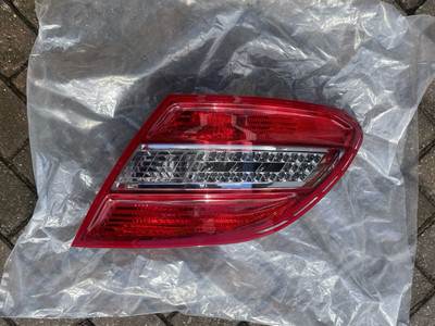 Đèn Hậu Phải Amg Mercedes-Benz C Mã phụ tùng A2049068802