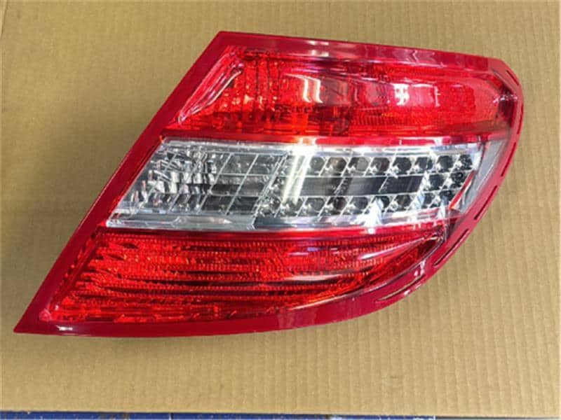 Đèn Hậu Phải Amg Mercedes-Benz C Mã phụ tùng A2049068802
