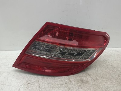 Đèn Hậu Phải Amg Mercedes-Benz C Mã phụ tùng A2048202064