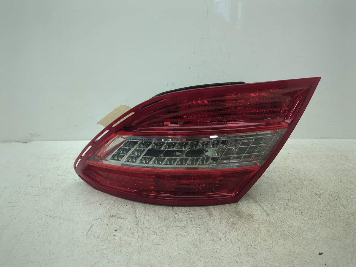 Đèn Hậu Phải Amg Mercedes-Benz C Mã phụ tùng A2048202064