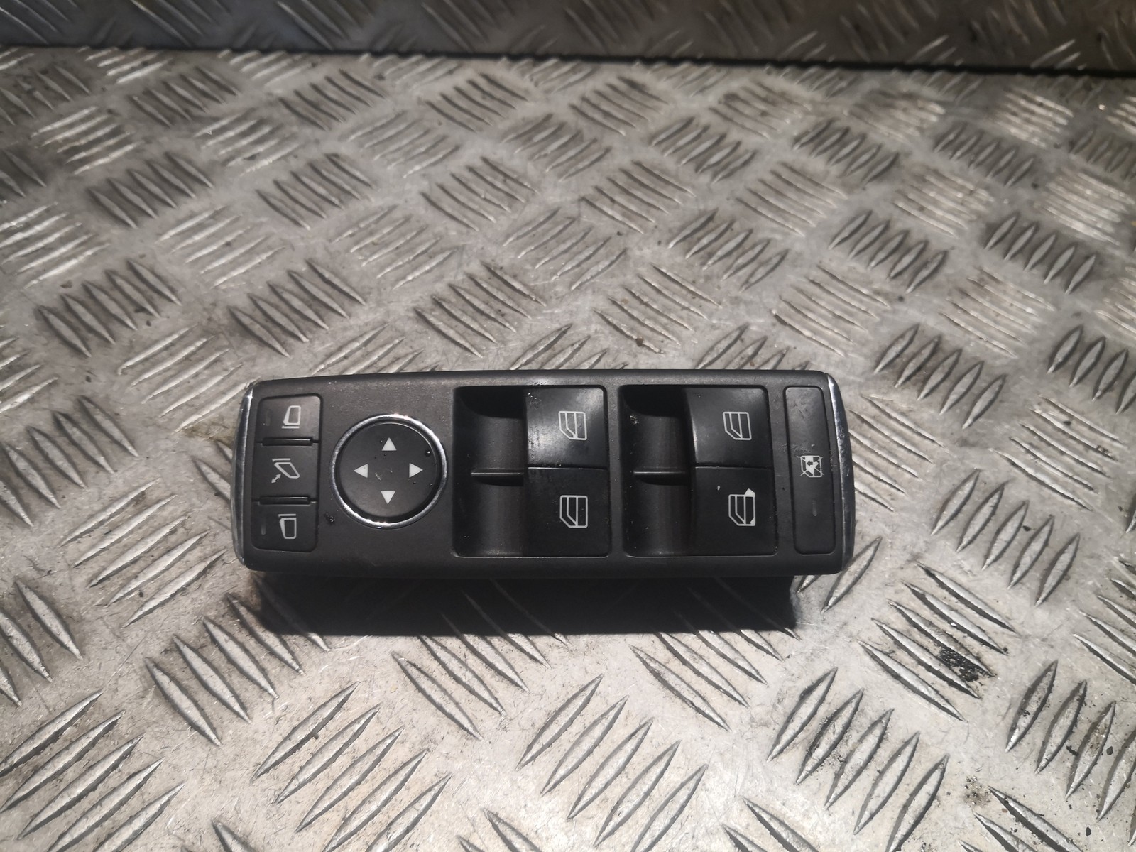 Công Tắc Lên Xuống Kính Tổng Mercedes-Benz C Mã phụ tùng A2048703558