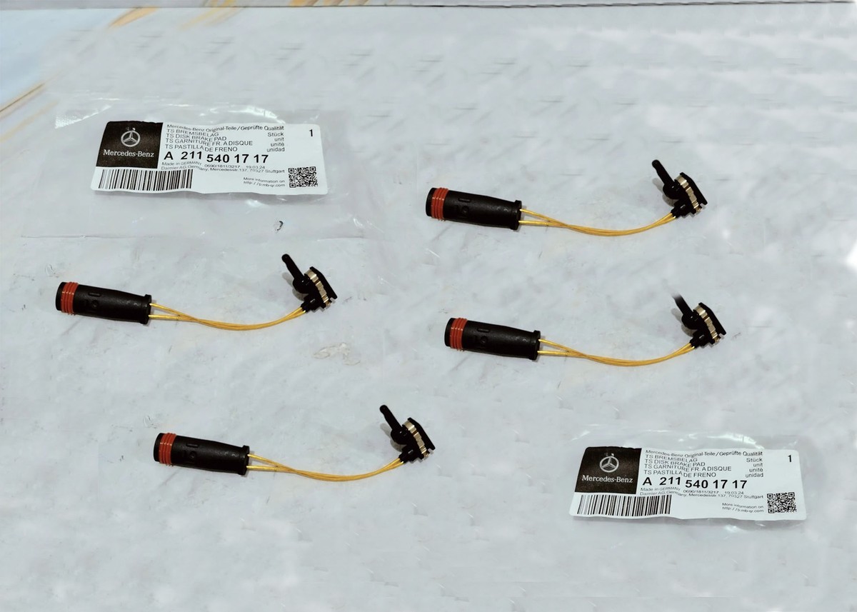 Cảm Biến Báo Mòn Má Phanh Sau Mercedes-Benz S Mã phụ tùng A2115401717