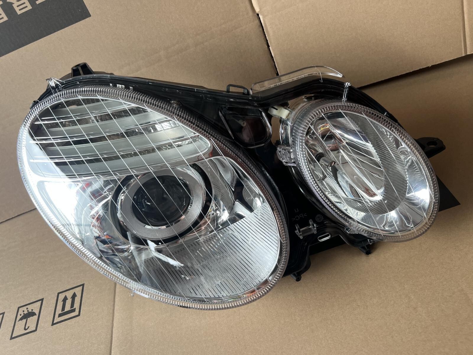 Đèn Pha Mercedes-Benz E Mã phụ tùng A2118204861