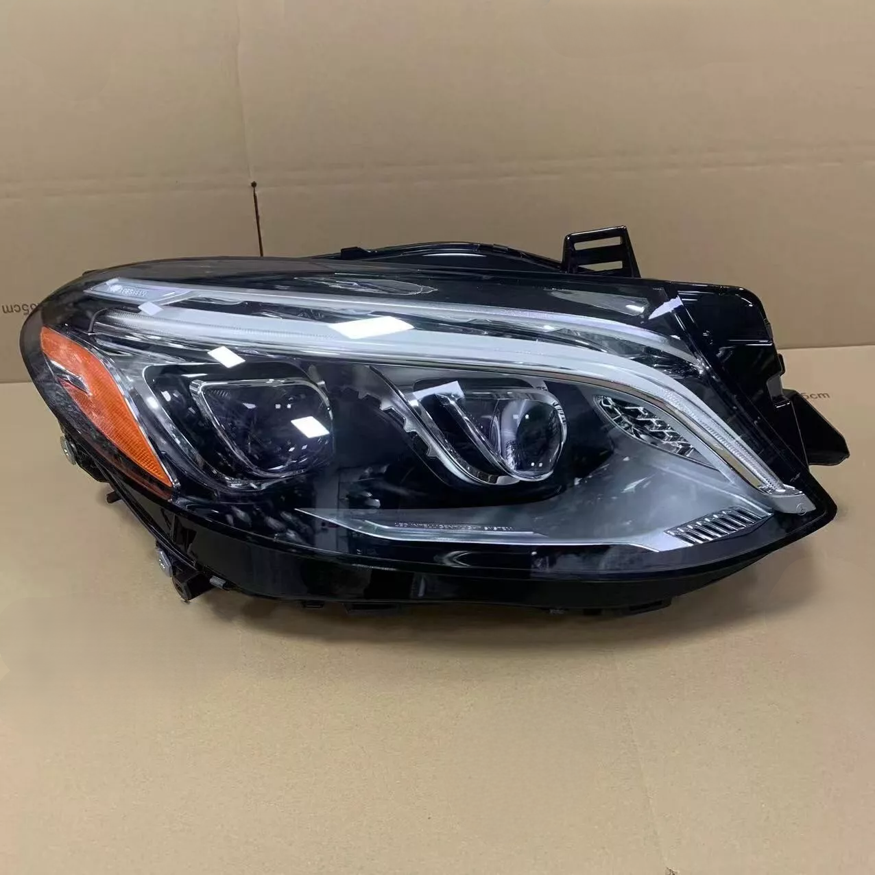 Tay Mở Cửa Trong Trước Trái Mercedes-Benz MB Mã phụ tùng 6617603261AAA
