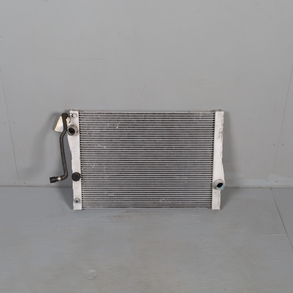 Két Nước At Bmw X5 Mã phụ tùng 17117585035
