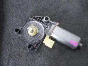 Kính Cánh Cửa Sau Phải Mercedes-Benz C Mã phụ tùng A2047350110