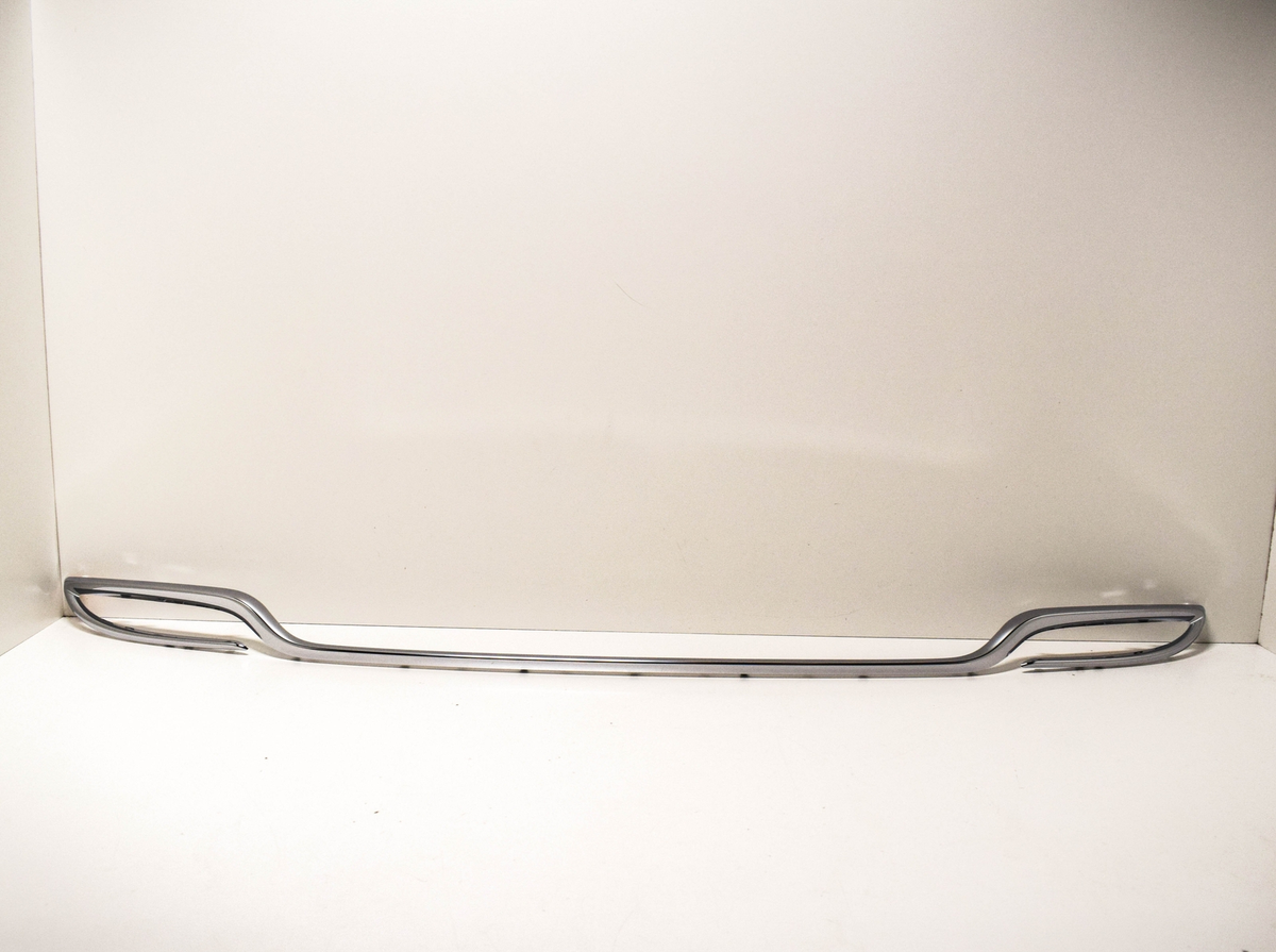 Nẹp Mạ Cản Sau Phía Dưới Mercedes-Benz C Mã phụ tùng A2058851621